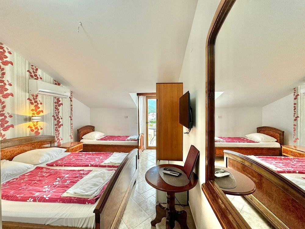 Hotel Grbalj 11/75
