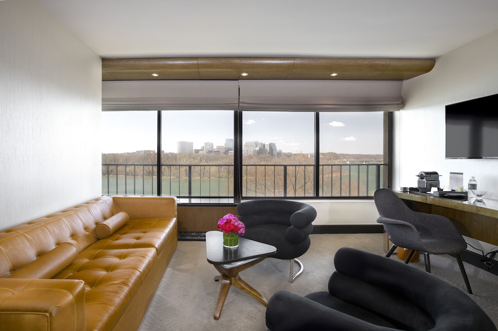 The Watergate Hotel 35/49