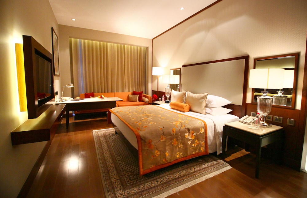 Taj Bangalore 24/74