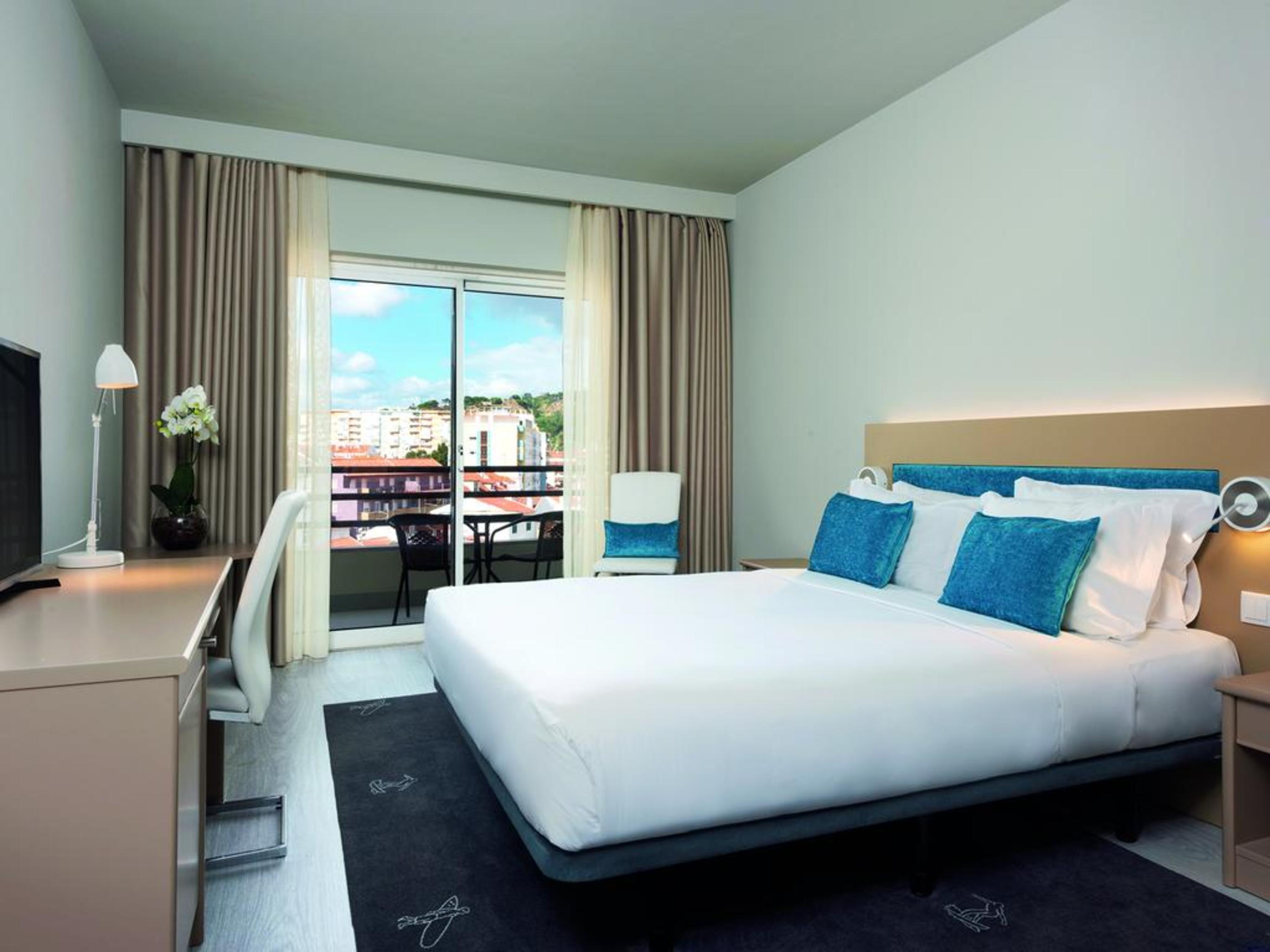 Room, Double or Twin Bed, with Extra Bed, Lateral Side Sea View
