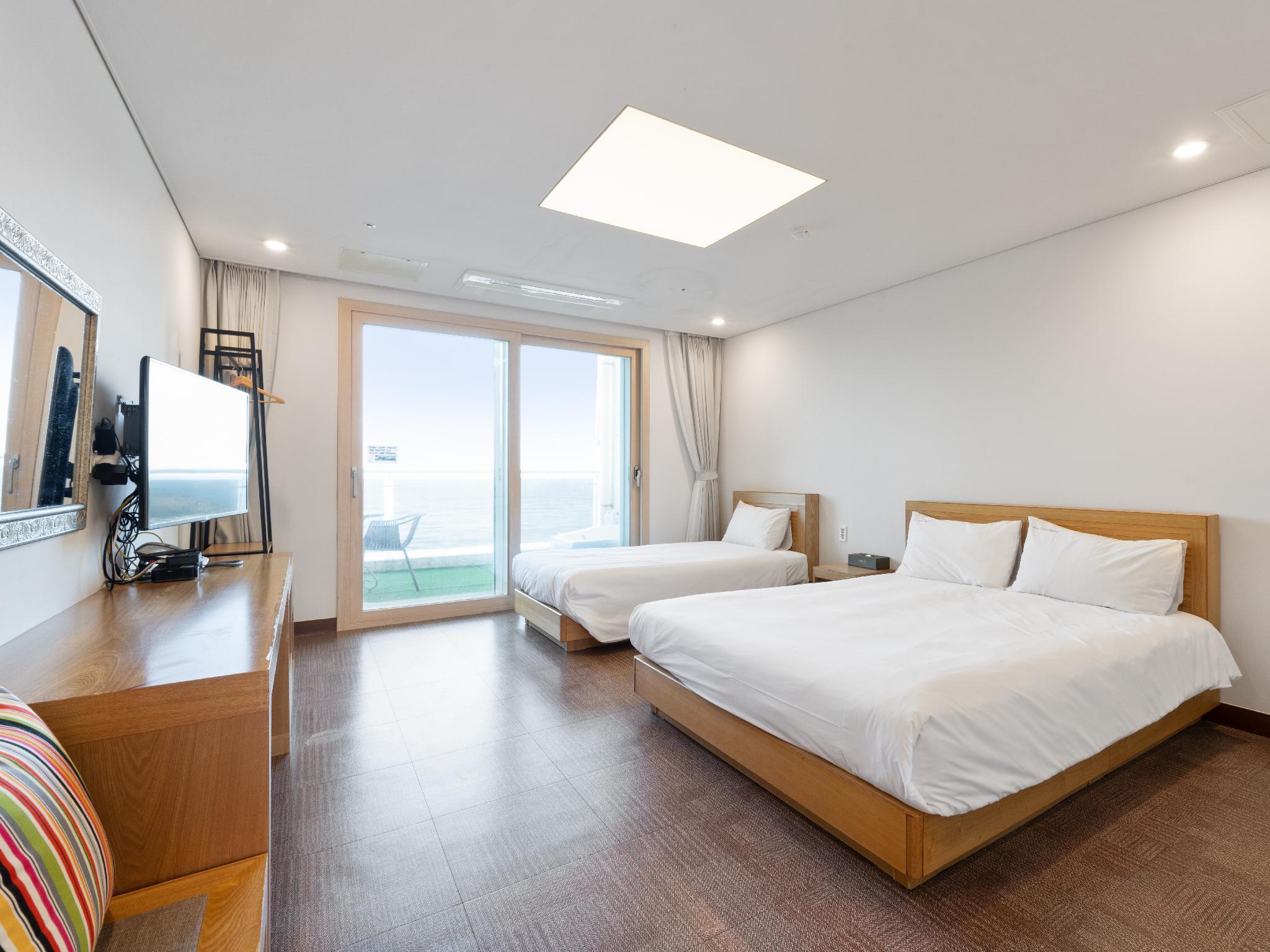Ocean, Twin Beds