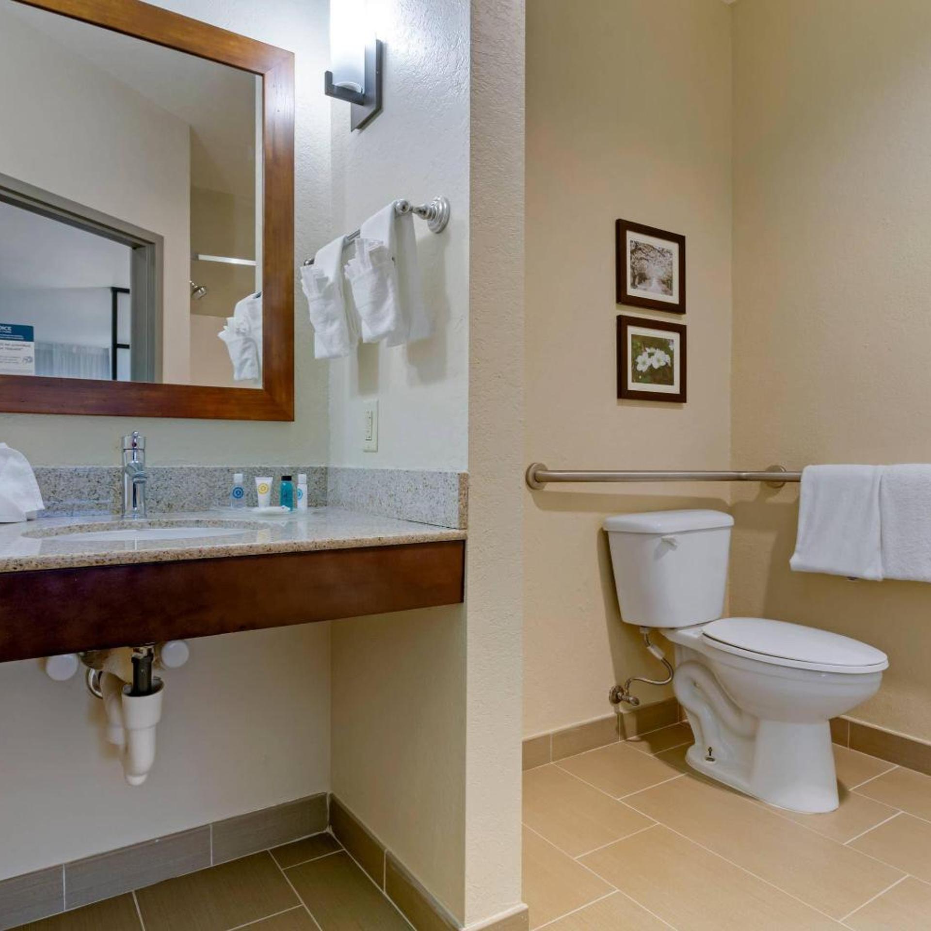 ROOM, 2 QUEEN BEDS, ACCESSIBLE