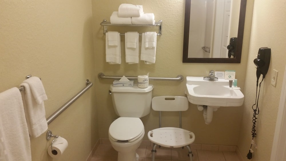 MainStay Suites Coralville - Iowa City 10/38