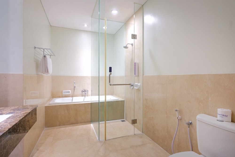 Quest Hotel Simpang Lima Semarang 58/60