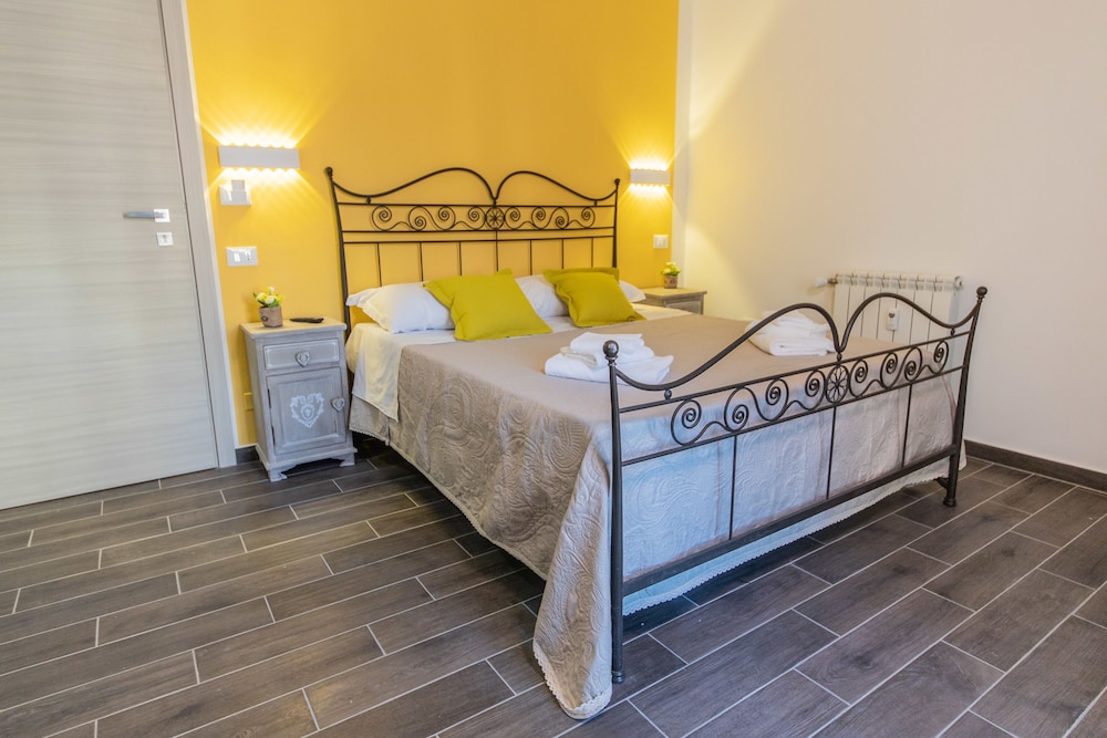 DELUXE, DOUBLE OR TWIN BED, BALCONY