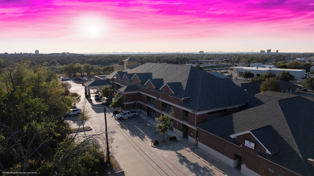 The Bungalows Hotel Event Center 55/61