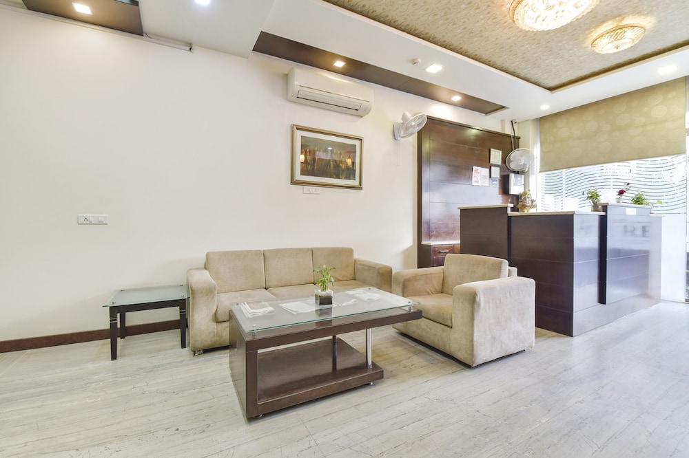 Fabhotel Signature Inn 37/50