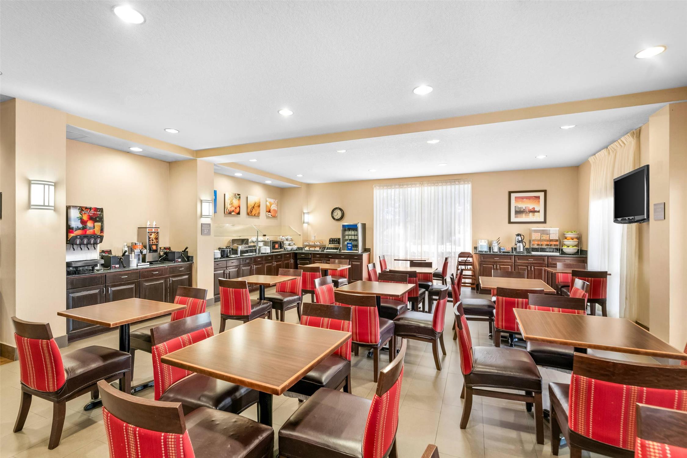 Comfort Suites Orlando International Airport 30/35