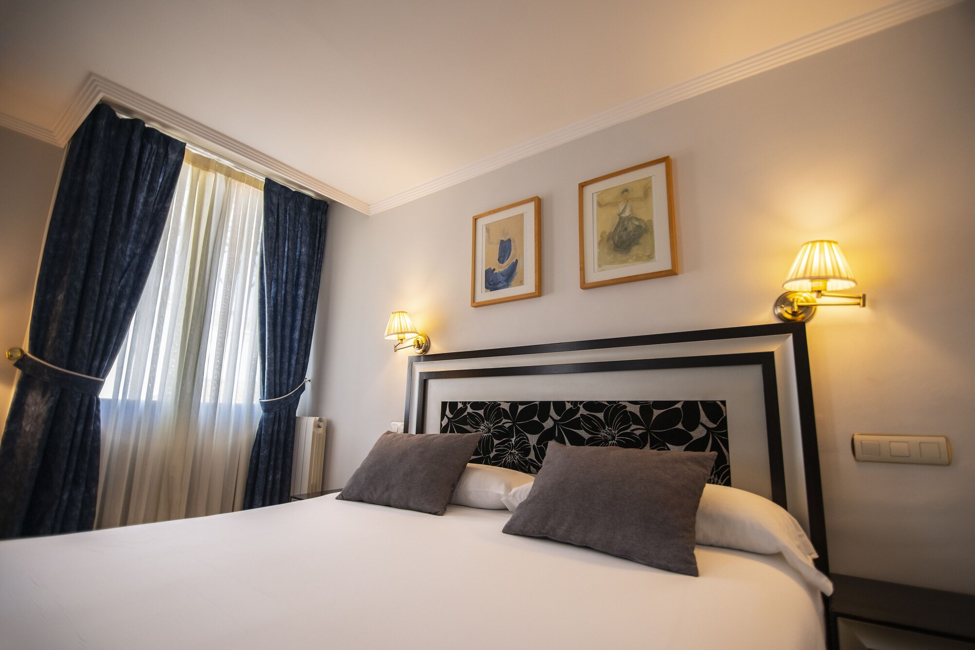 SUPERIOR, DOUBLE OR TWIN BED