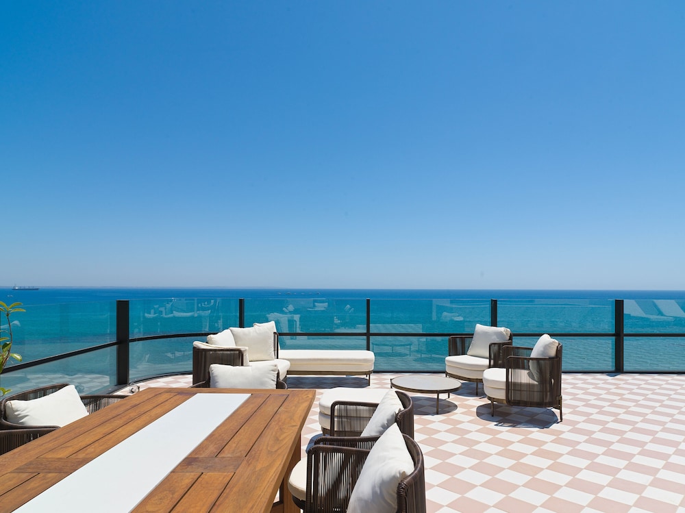 LIV Mackenzie Beach Suites 46/55