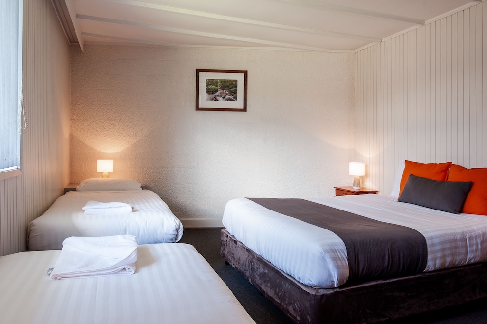 SILVER HILLS MOTEL 13/31