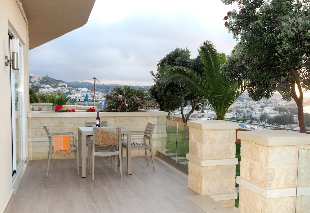 Renieris Hotel 55/75