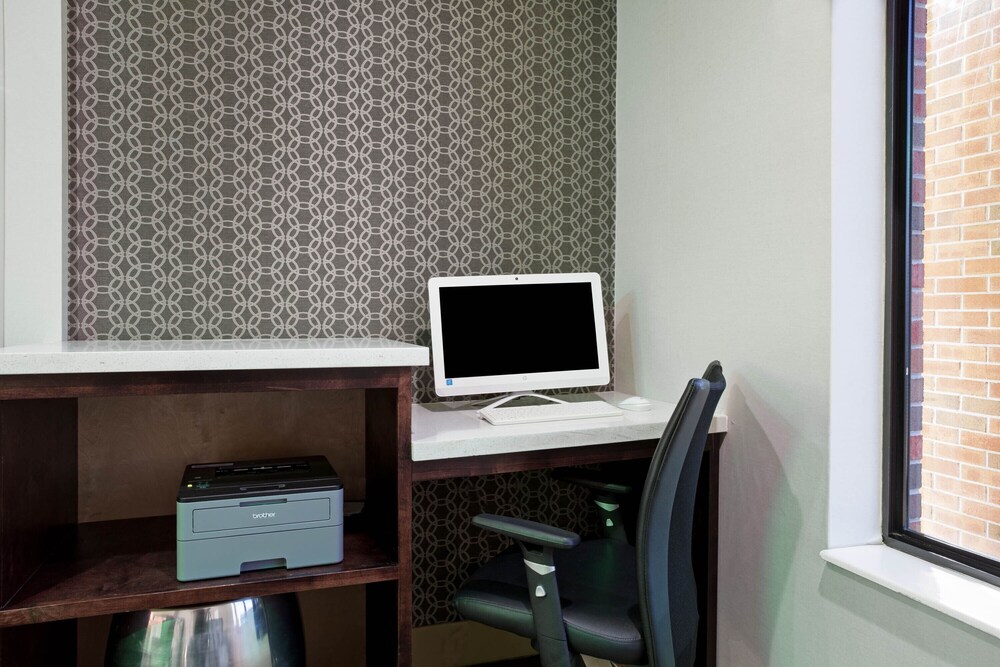 La Quinta Inn & Suites by Wyndham Norwich-Plainfield-Casino 27/33