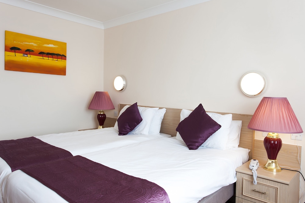 ROOM, TWIN BEDS