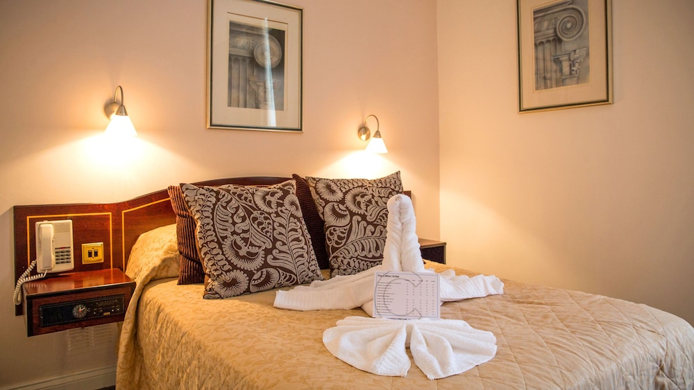 Clifton Hotel 29/53