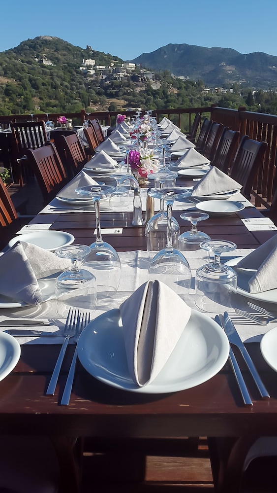 4reasons Hotel And Bistro 56/76