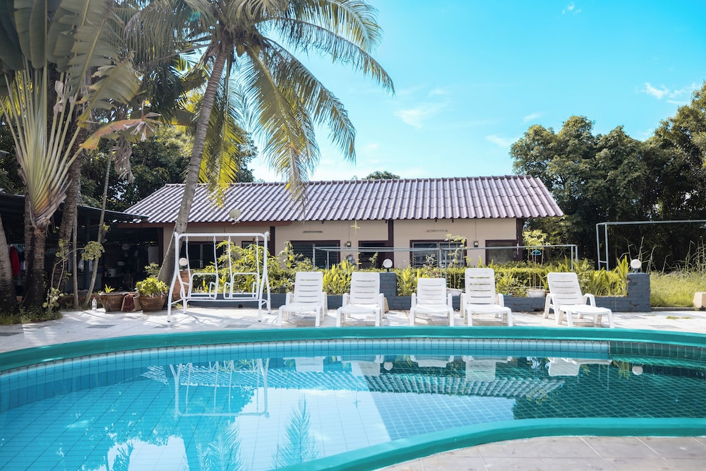 Club Coconut Resort 6/47