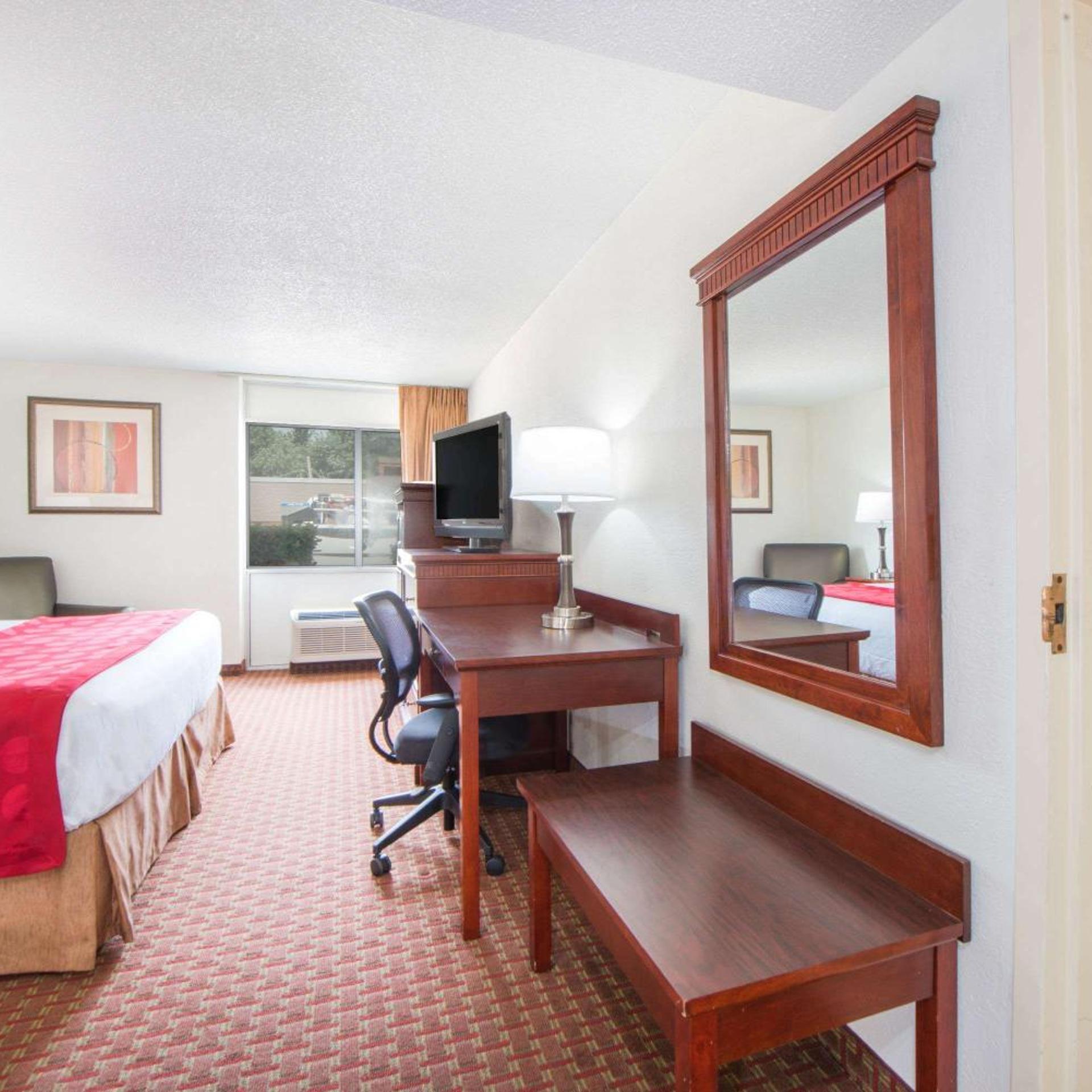 جناح استوديو بسرير كينج، Ramada By Wyndham Enid 3/5