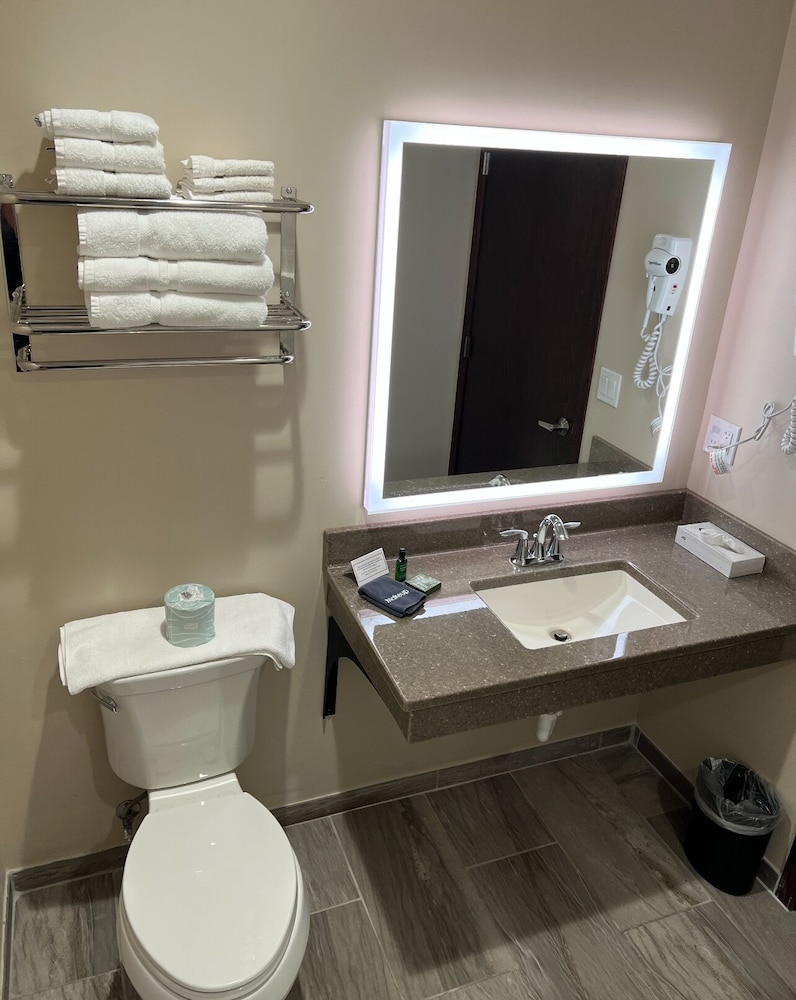 Cardinal Inn Hotel and Event Center 22/22