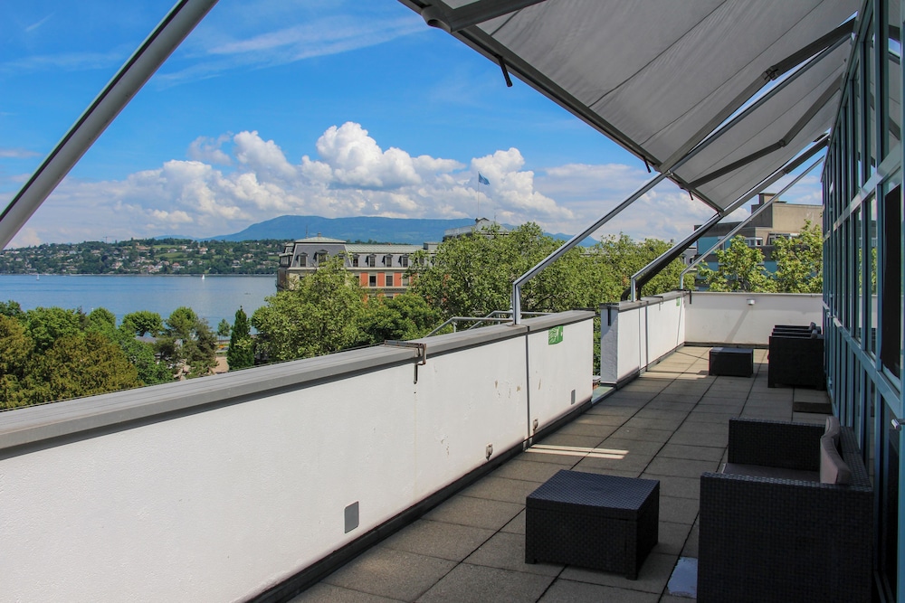 Geneva Hostel 68/70