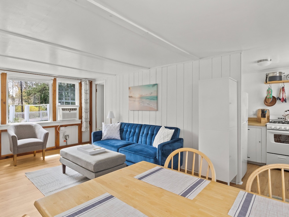 Cove Bluffs Inn 25/50