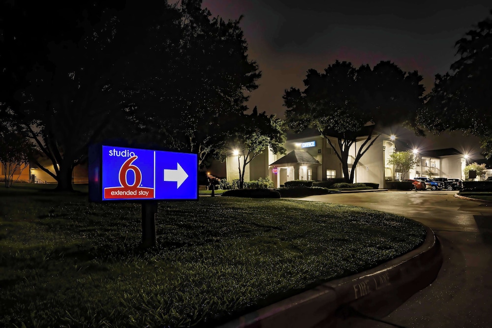 Studio6 Arlington, TX - South - Dallas 39/44