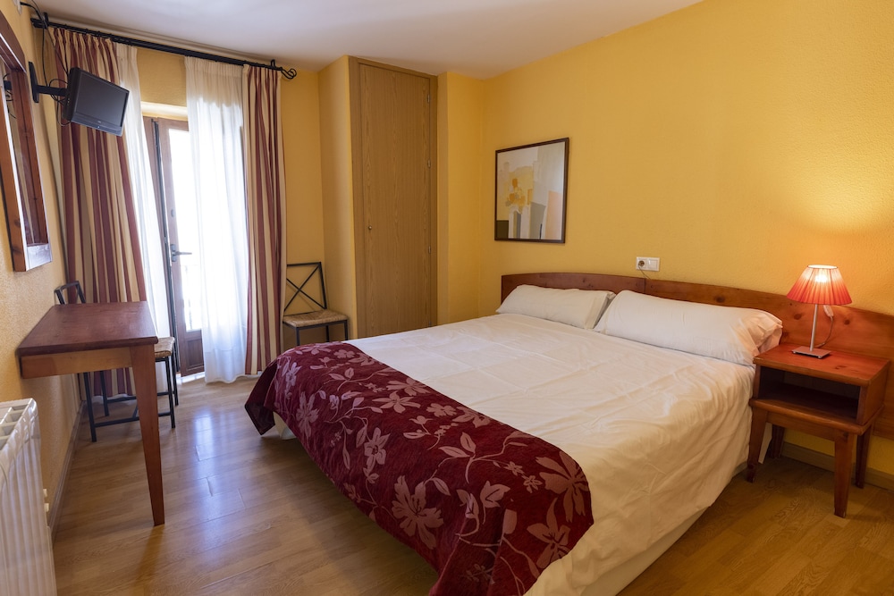 Hostal Restaurante Puerta del Alcázar 14/61