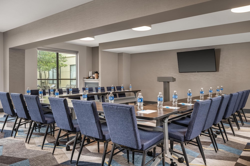 HYATT house Dallas/Uptown 60/71
