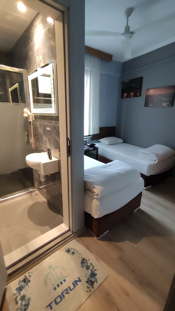 غرفة قياسية بسريرين منفصلين بإطلالة على المدينة، Hotel Torun Istanbul Old City 7/8