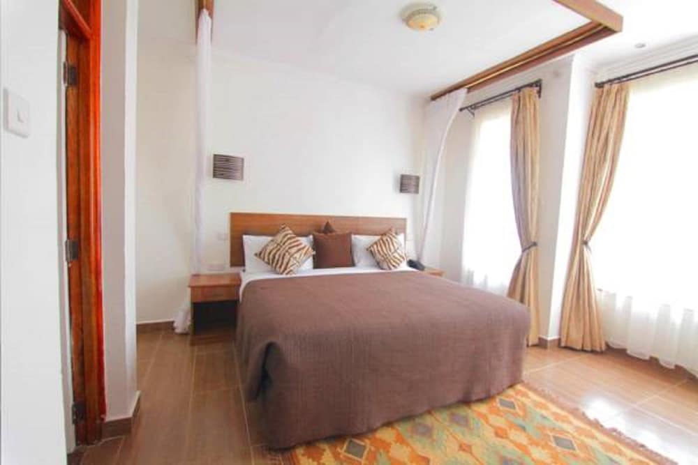 LUKENYA GETAWAY 14/50