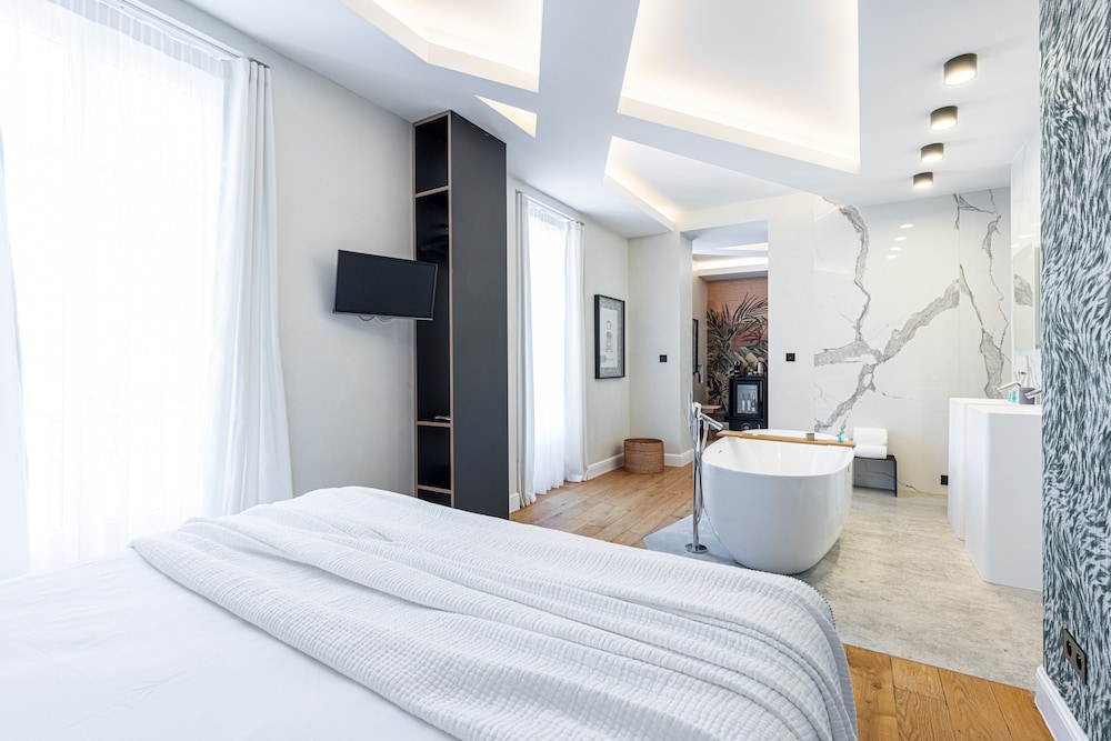 Le Dortoir Multi Storey Luxury Suites 15/50