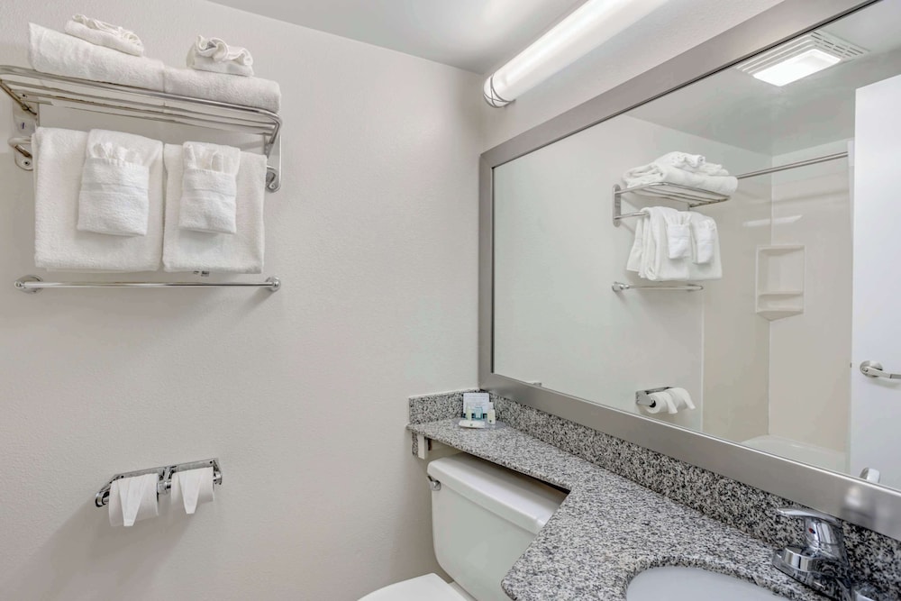 Quality Inn Enola - Harrisburg 56/60