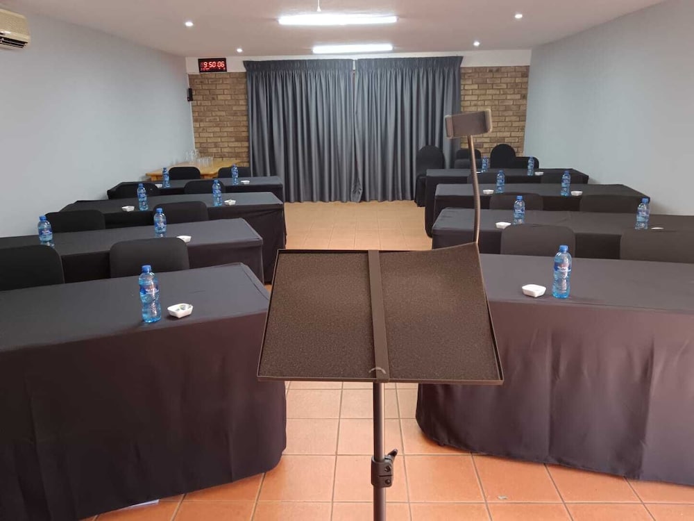 Airport Game Lodge 68/81