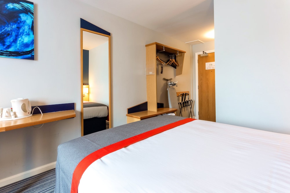 Holiday Inn Express Perth 20/72