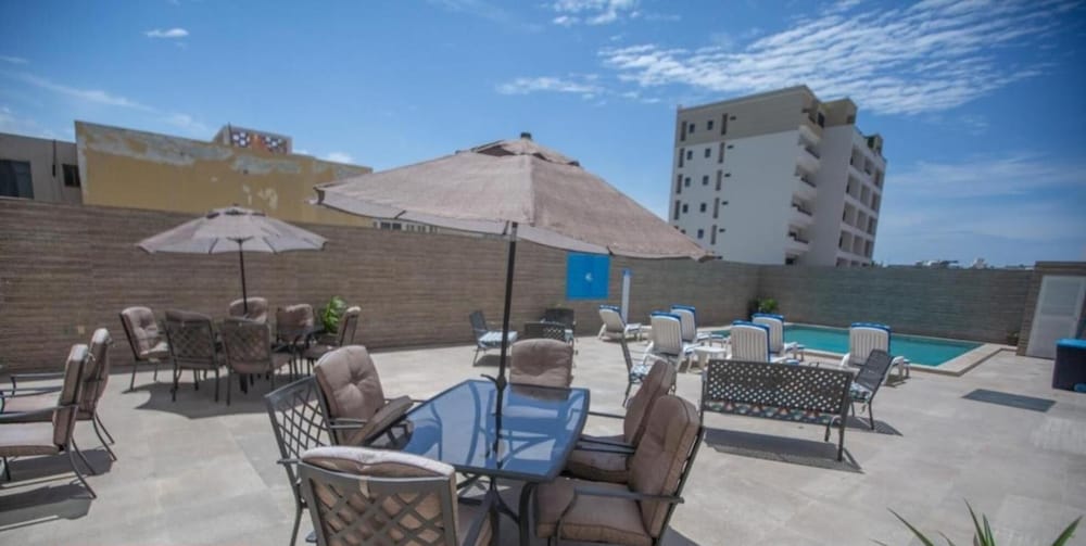 Av Inn Hotel 8/67