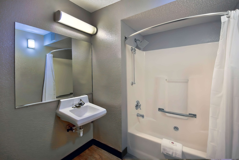 Motel6 Warren, MI - Detroit East 53/54