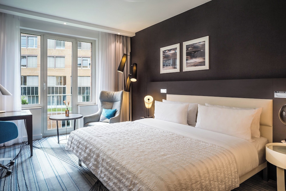 Deluxe, King Bed