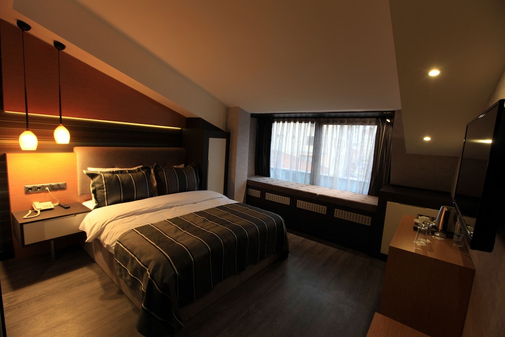 DELUXE, DOUBLE BED