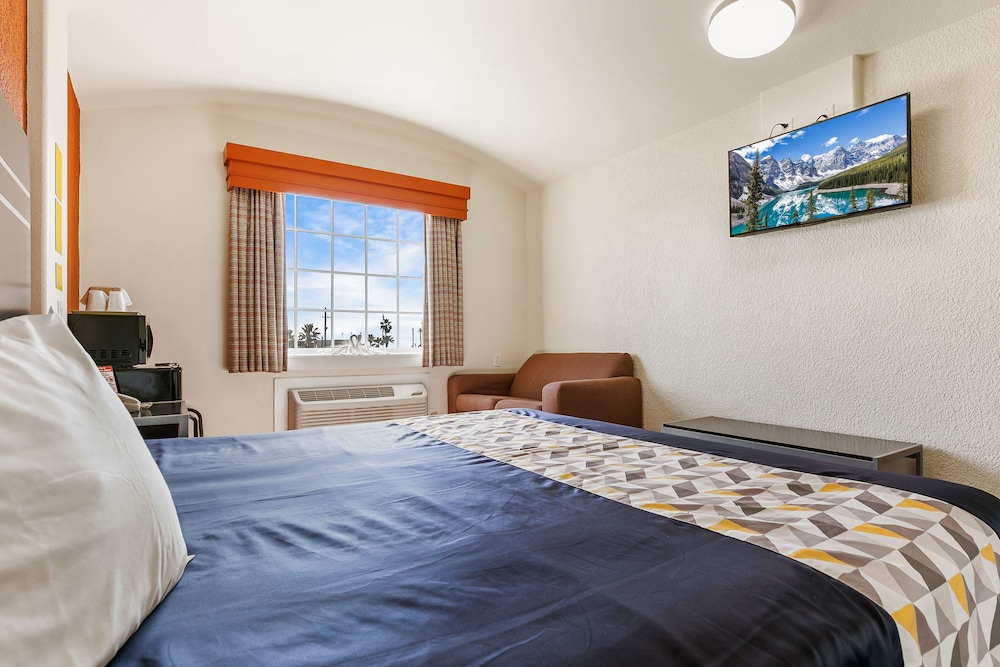 Lighthouse Inn 15/59