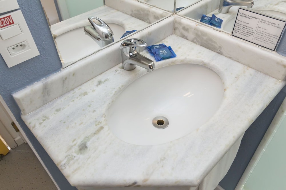 Ibis Budget Curitiba Centro 48/50