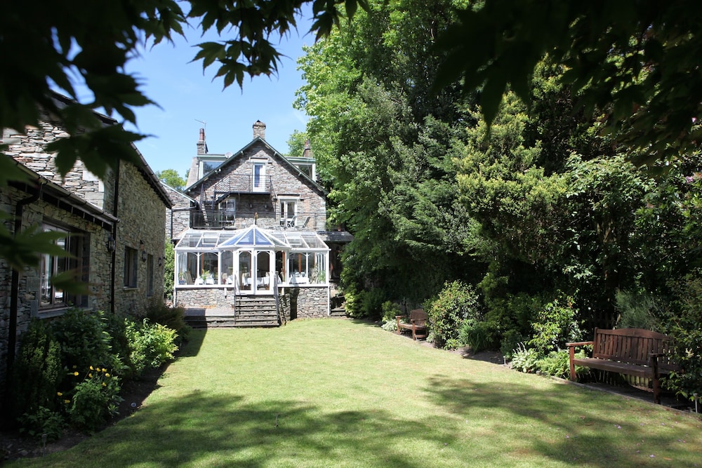 Oak Bank Hotel 54/60