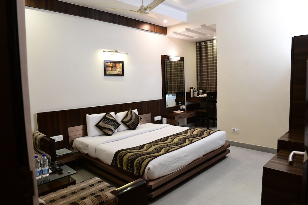 HOTEL RAVISHA CONTINENTAL 6/21