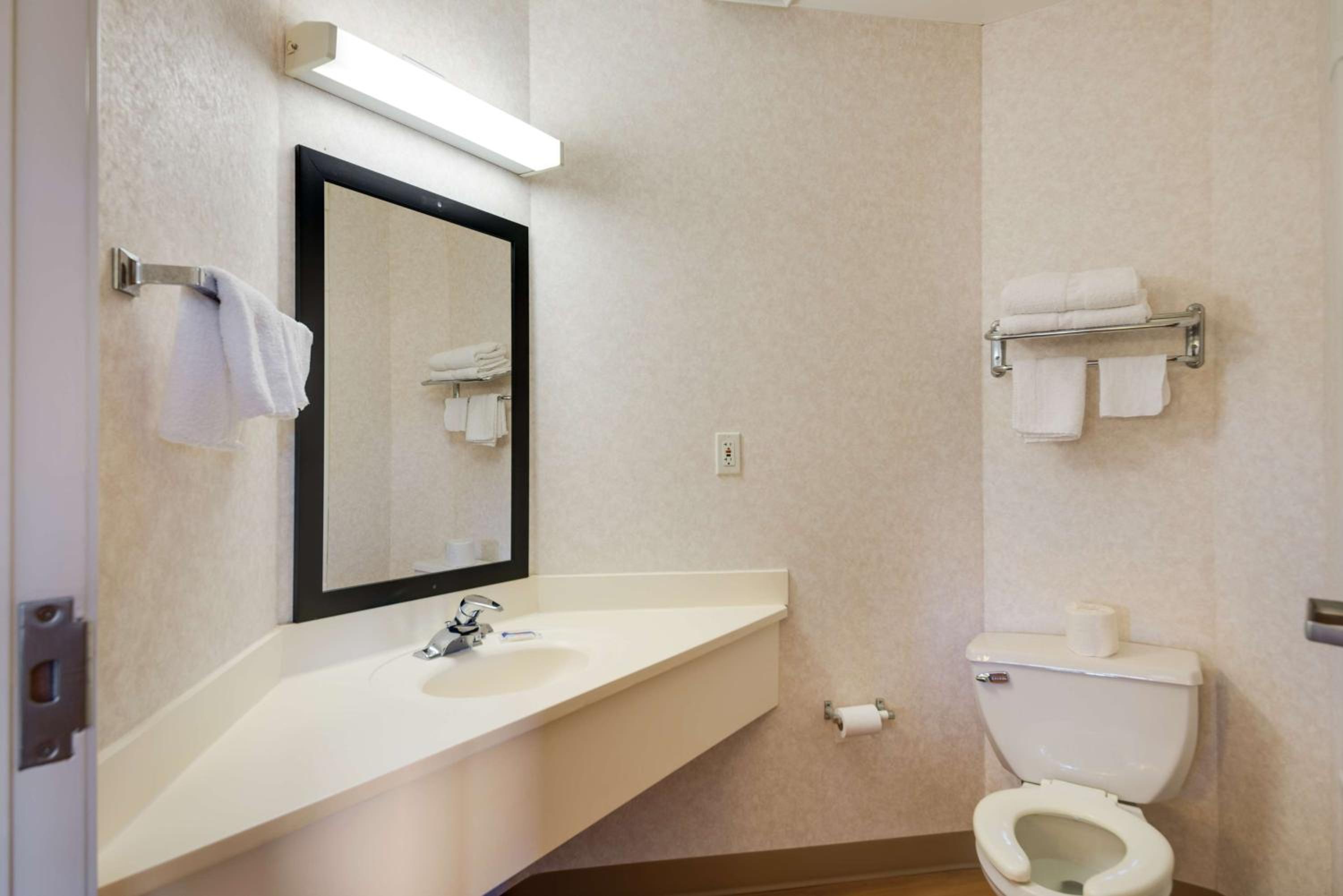 غرفة بسرير كوين، Motel6 Statesville, NC 10/10