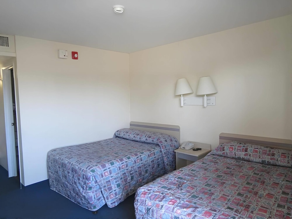 Econo Lodge Inn & Suites Yuma 25/47