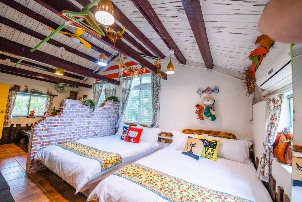 2 Bedrooms, Gallery, House, 3 Double Beds, Kitchen, Courtyard Area