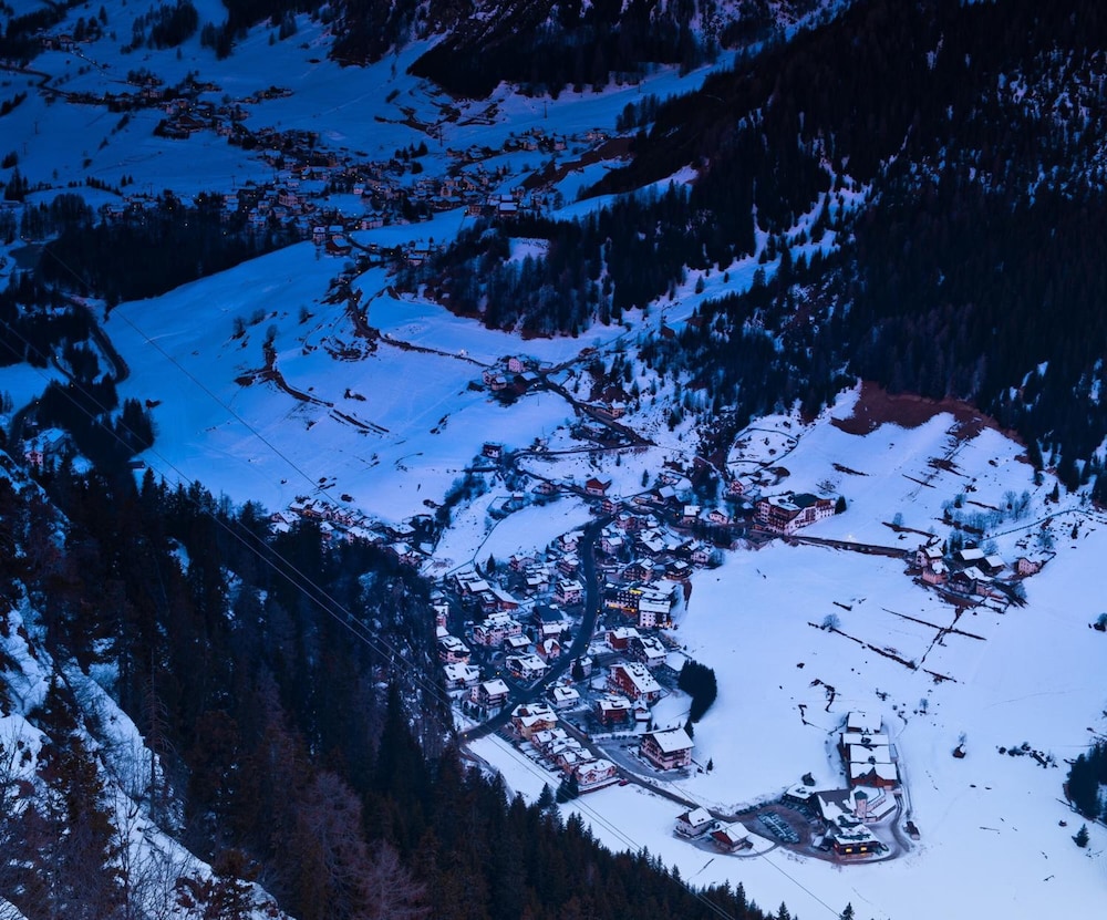 Hotel Miramonti Corvara 44/48