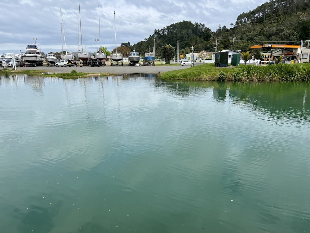Anchor Lodge Resort 63/73