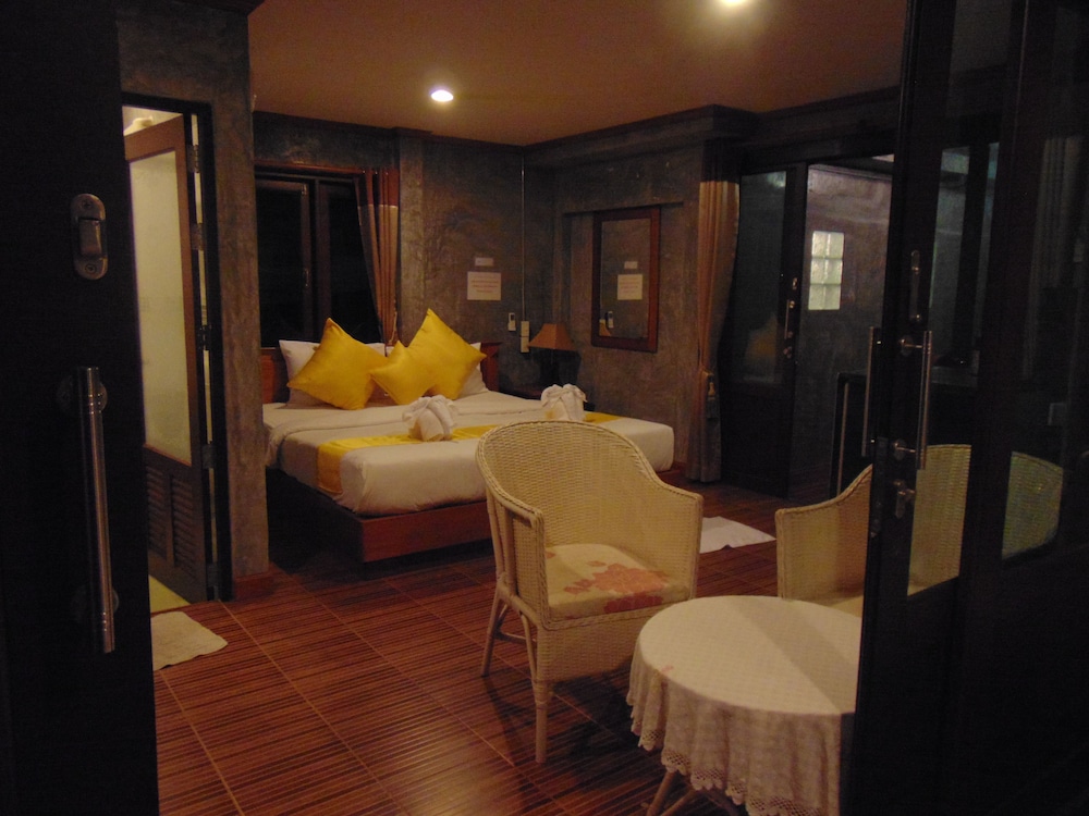 Araya Boutique Hotel 37/69