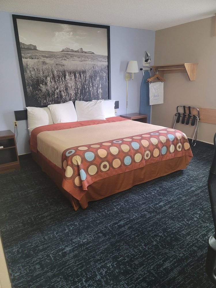 Super 8 by Wyndham Valentine NE 33/63