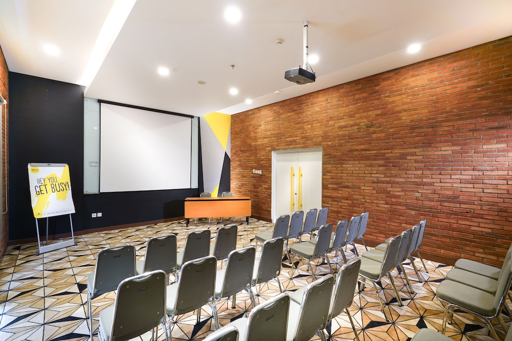Yello Hotel Manggarai 24/32